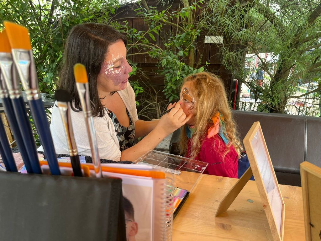 Lauranoe Facepainting, maquillage artistique, maquilleuse, maquillage enfant, maquillage adulte, festival, événements, anniversaires, paillettes, paillettes biodégradables, make up artistique, Alsace, France, Strasbourg, bellypainting, maquillage halloween