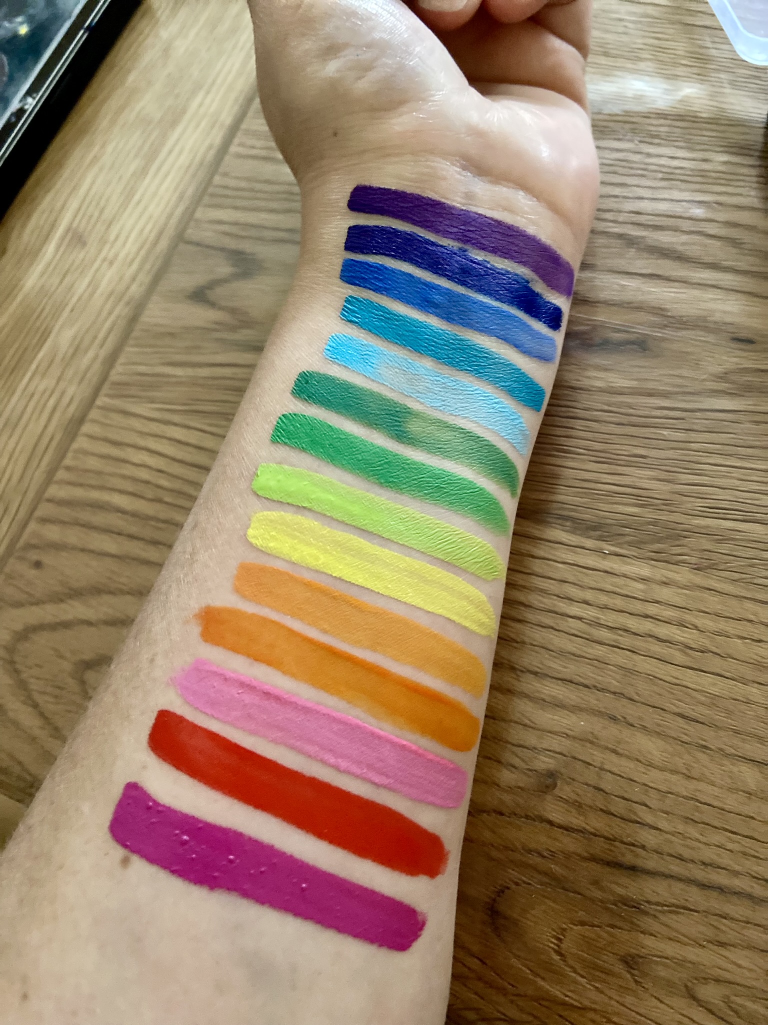 Lauranoe Facepainting, Bellypainting, stand de maquillage artistique, femme enceinte, grossesse, peinture sur le ventre, baby shower, séance photo, Maman, gender reveal, future maman, cadeau, alsace