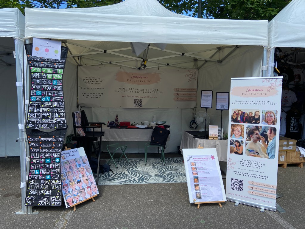 Stand Lauranoe Facepainting, maquillage enfants, maquillage festival, bar à paillettes, tatouages à paillettes, animations, alsace, grand-est