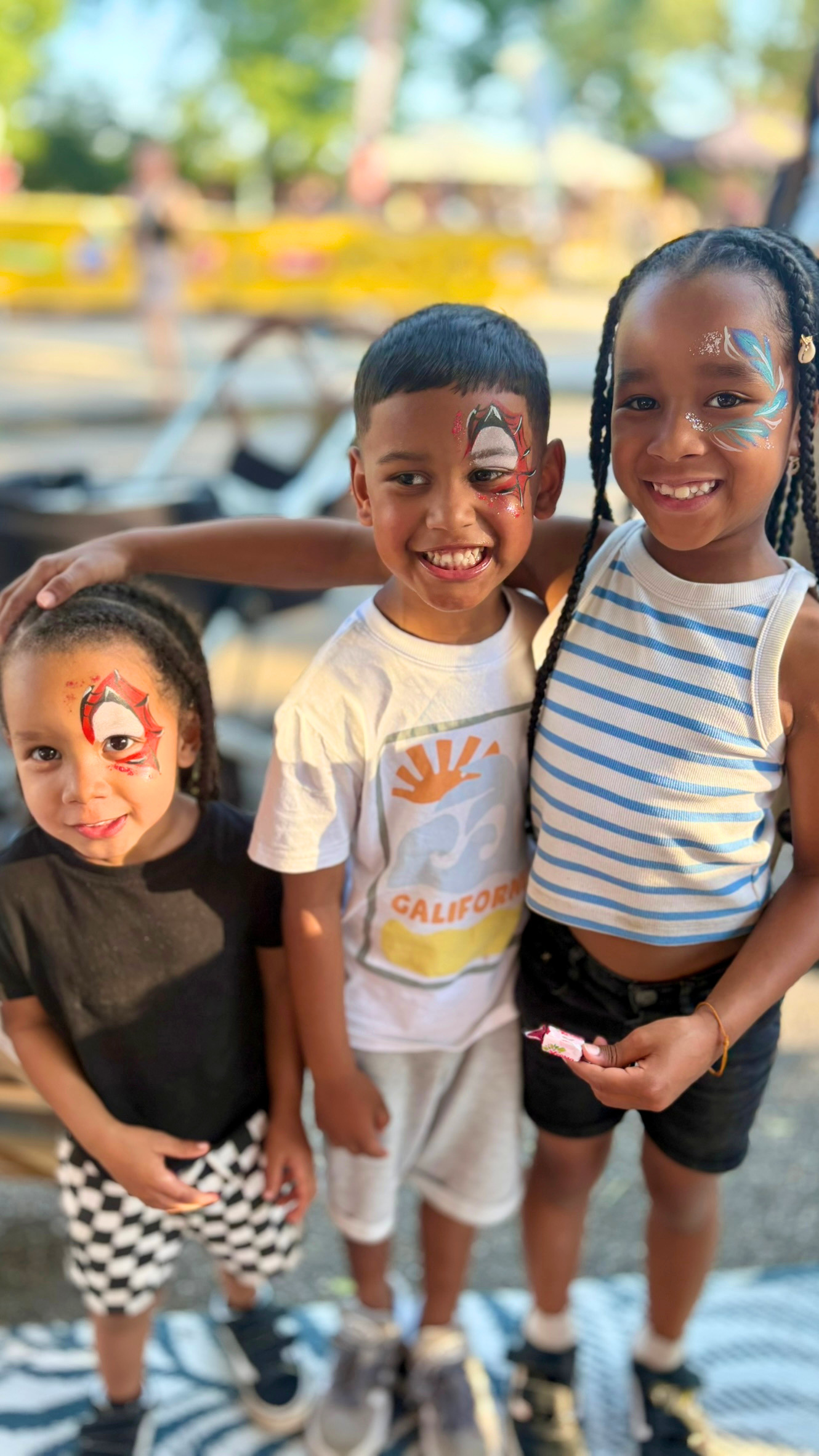 Lauranoe Facepainting, maquillage artistique, maquilleuse, maquillage enfant, maquillage adulte, festival, événements, anniversaires, paillettes, paillettes biodégradables, make up artistique, Alsace, France, Strasbourg, bellypainting, maquillage halloween