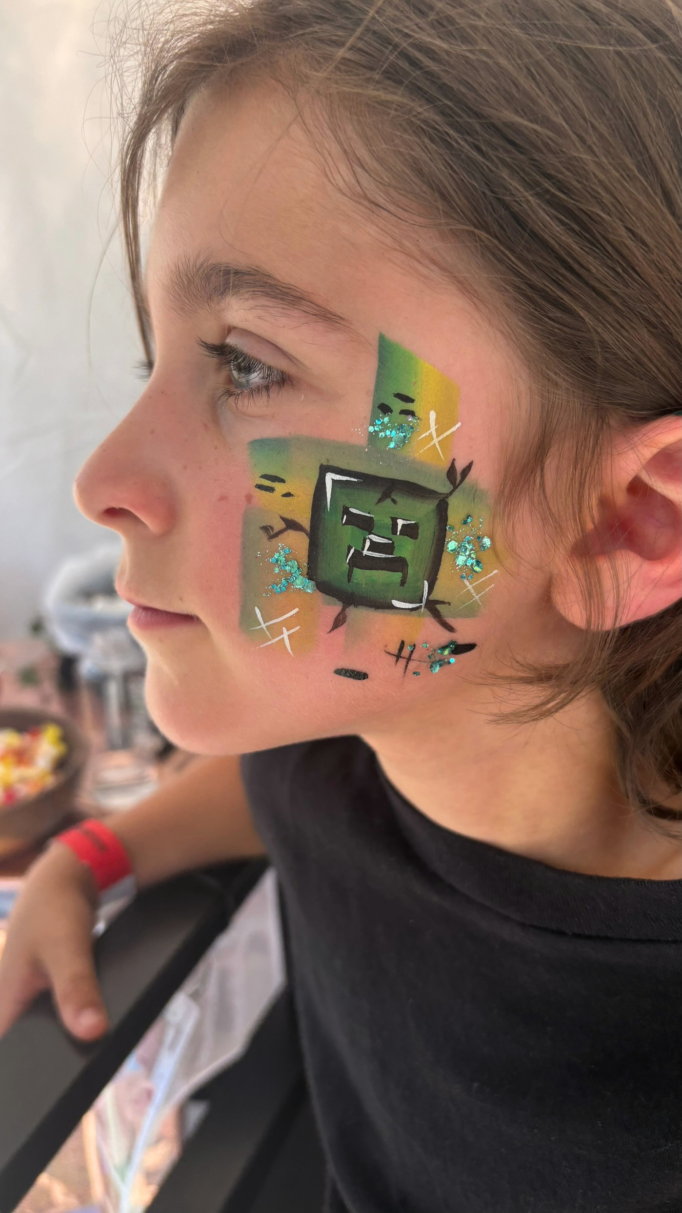 Lauranoe Facepainting, maquillage artistique, maquilleuse, maquillage enfant, maquillage adulte, festival, événements, anniversaires, paillettes, paillettes biodégradables, make up artistique, Alsace, France, Strasbourg, bellypainting, maquillage halloween, Minecraft