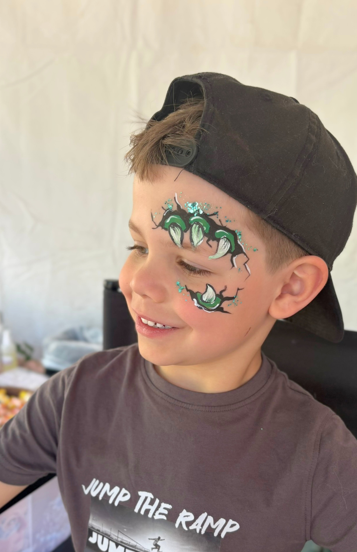 Lauranoe Facepainting, maquillage artistique, maquilleuse, maquillage enfant, maquillage adulte, festival, événements, anniversaires, paillettes, paillettes biodégradables, make up artistique, Alsace, France, Strasbourg, bellypainting, maquillage halloween